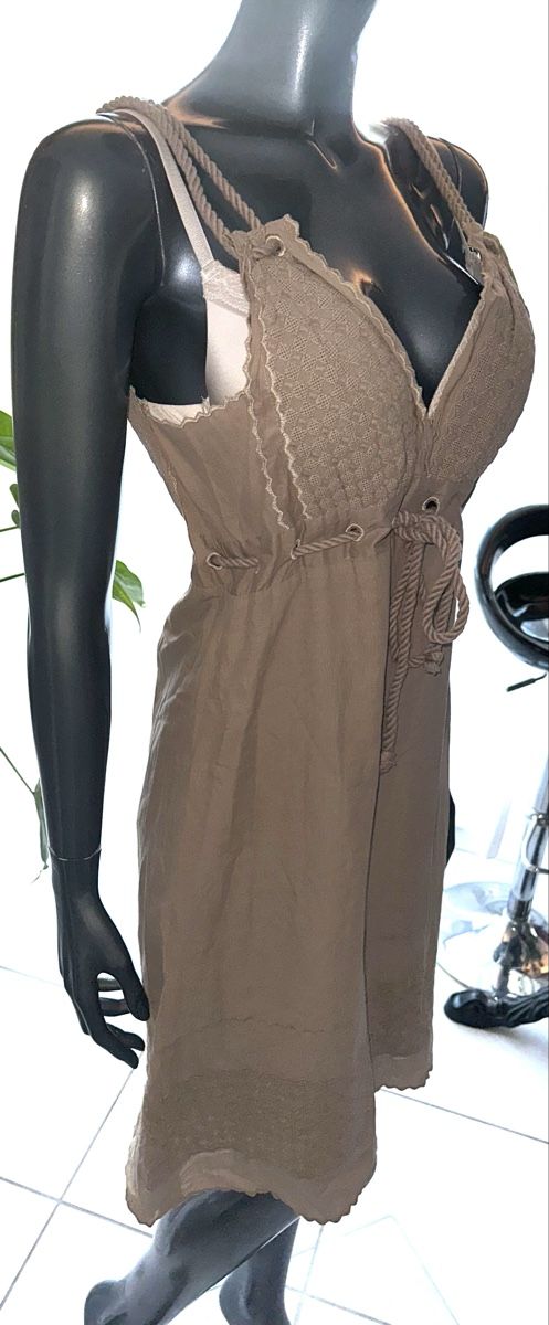 Vestiti: BCBG MAXAZRIA KLEID GR 34 – Usato da Unteraegeri venduto da MH203 3