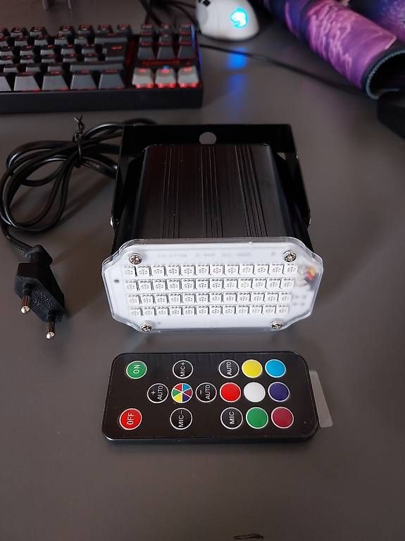 Tutte le decorazioni: 1xStrobo Licht und 2x LED Disko Kugeln – Usato da Bennwil venduto da gab_v6rw