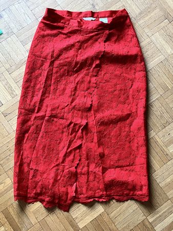 Jupe portefeuille rouge en dentelles T42 