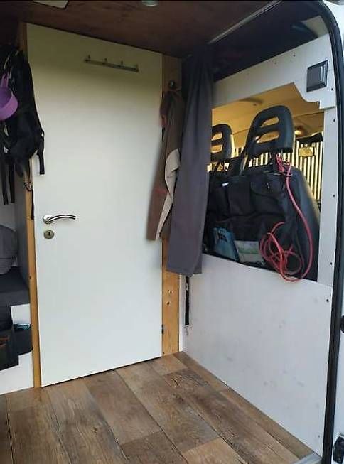 Veicoli da campeggio: Ausgebauter Camper Van, sofort reisebereit! – Usato da Unterägeri venduto da kaspa77 4
