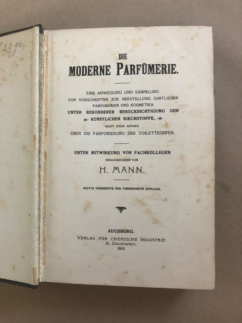 Libri: H. Mann: Die moderne Parfümerie. – Usato da Zürich venduto da allp 1
