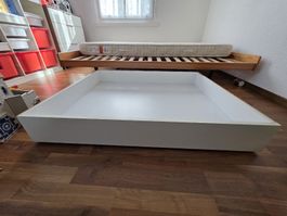 Holzbett von Micasa