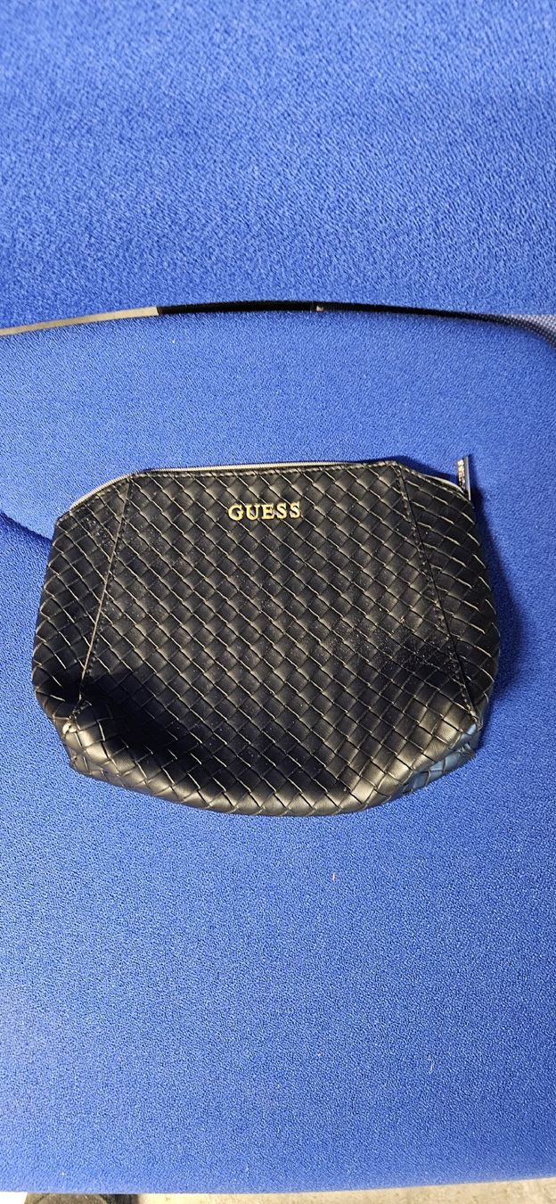 Guess Borse da donna: Guess Kosmetiktasche Schwarz – Usato da Baar venduto da Vel...Baar45