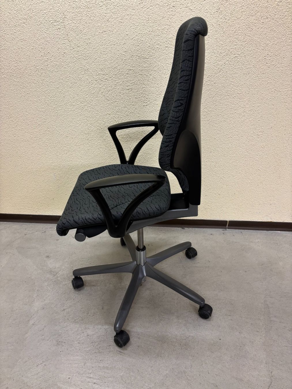 Giroflex Stühle: Bürostuhl Giroflex 64 – Gebraucht aus Hinwil von fac_688b 1
