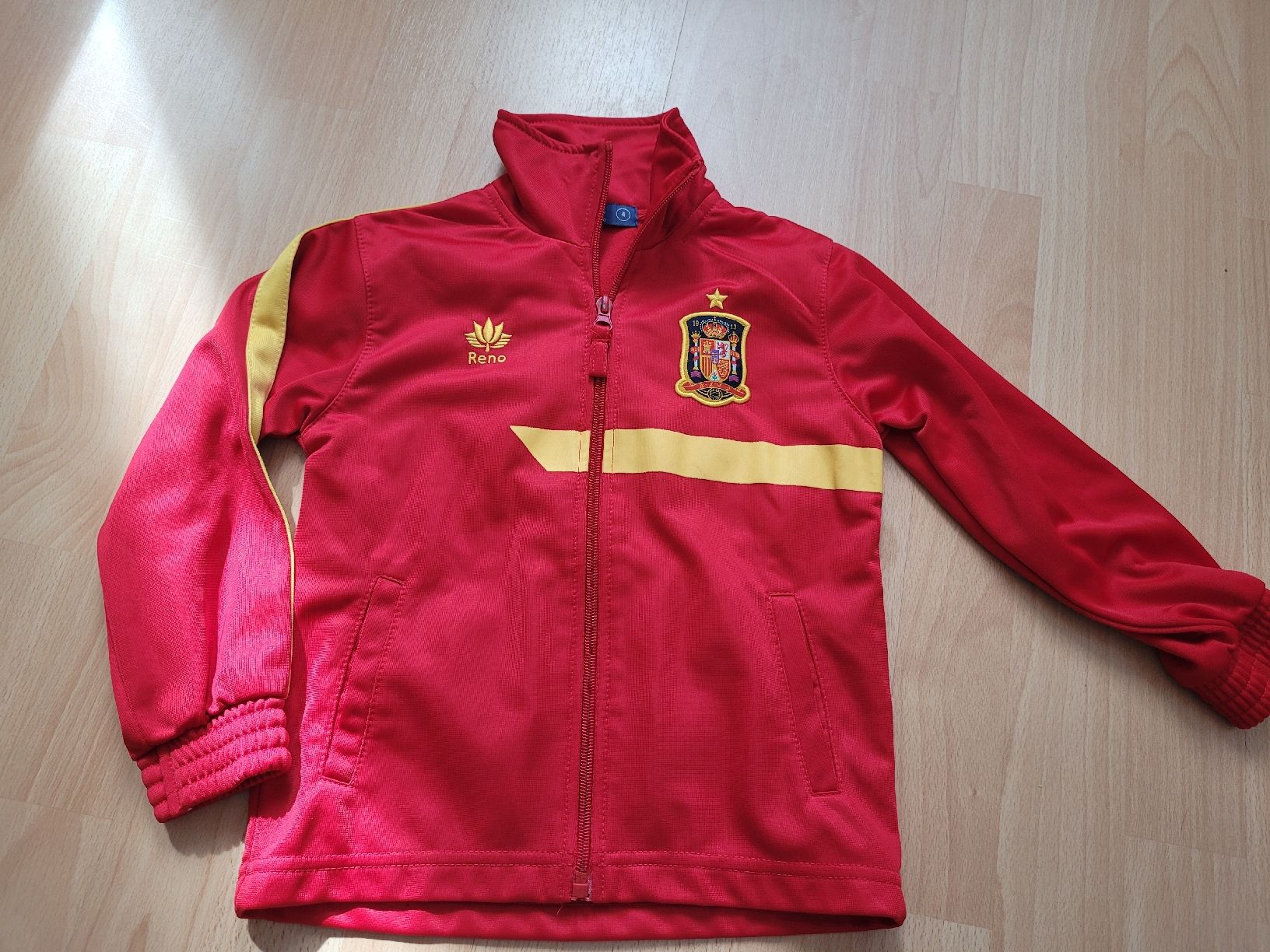 Maglioni & Felpe: Jäggli Spanien gr. 104 – Usato da Inwil venduto da Flower2325