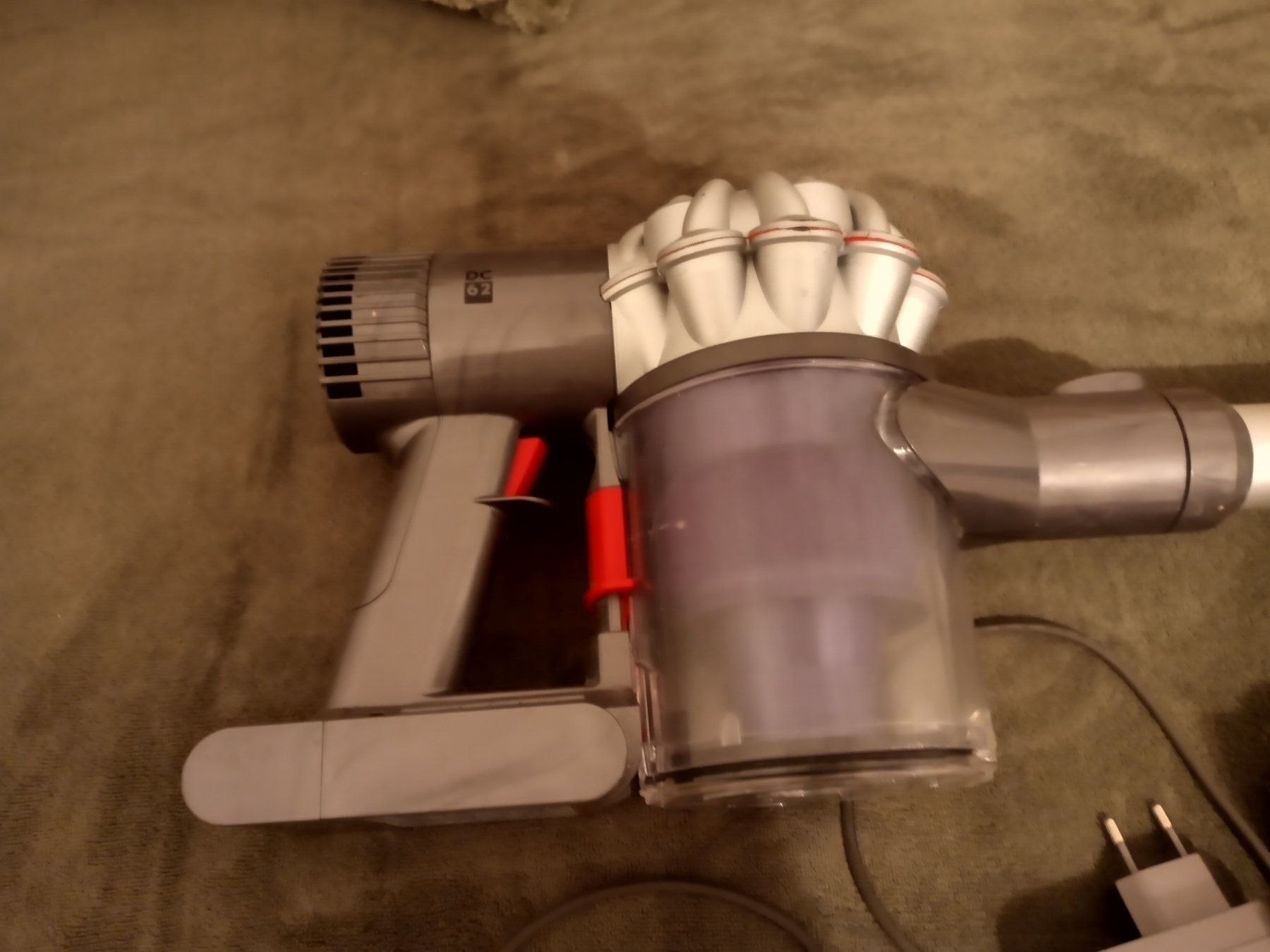 Dyson Aspirateurs & Accessoires: Handstaubsauger Dyson DC62 – D'occasion à Prez-vers-Siviriez par Monija70 3