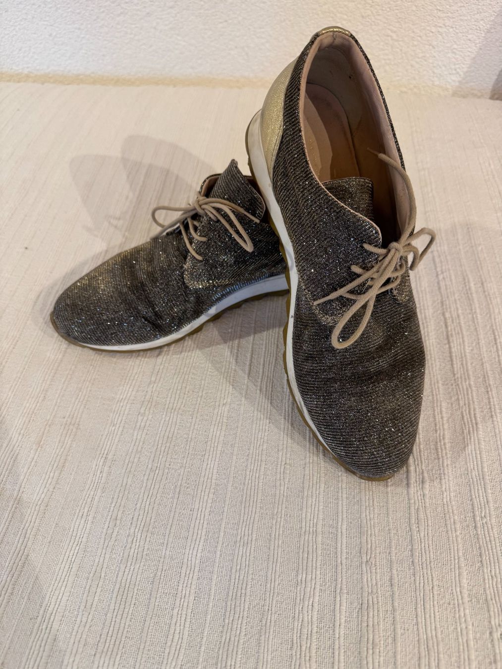Tosca Blu Scarpe da donna: Tosca Blu Glitzer Sneaker – Usato da Stäfa venduto da Mofi8712