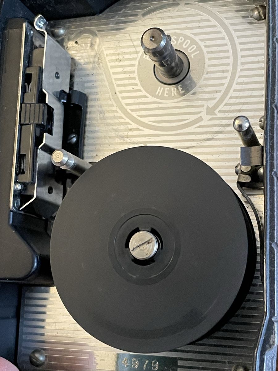 Fotocamera: Bell&Howell two twenty  – Usato da Oftringen venduto da Jradioman 4