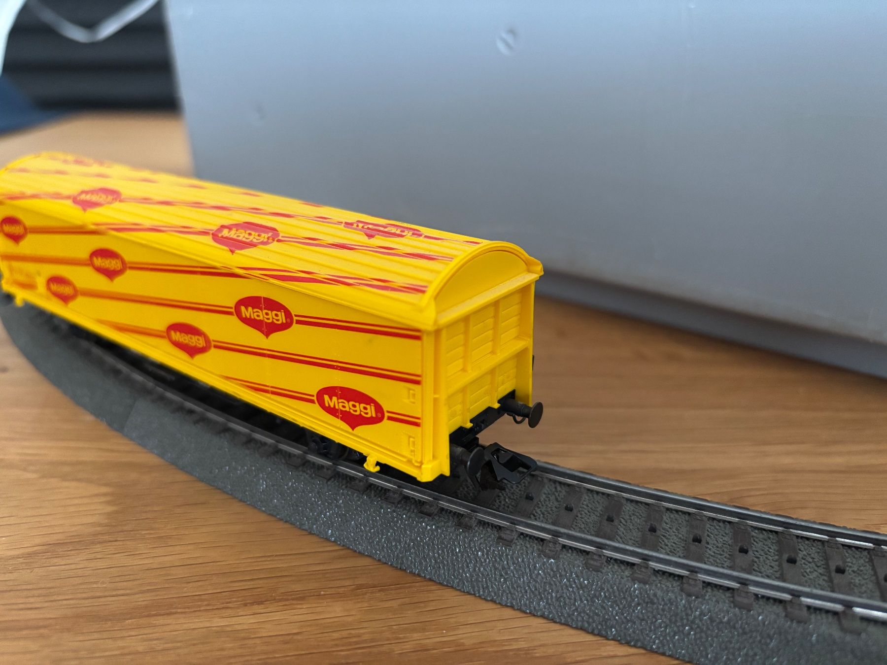 Märklin Modellini di ferrovie: Wagen Maggi - Märklin 4835 – Usato da Bremgarten AG venduto da Trombone98 2
