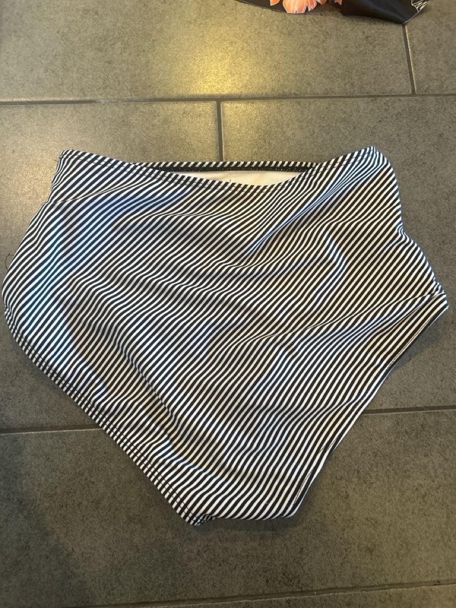 Maillots de bain & Bikinis: Badeanzüge Bikini Set Gr.M – Neuf (Voir description) à Mühledorf SO par Dania77 2