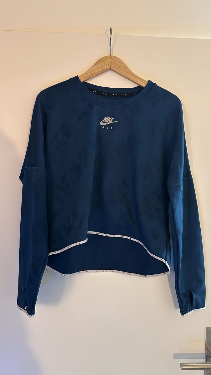 Nike Pullover & Sweatshirts: NIKE Air Damen Pullover Grösse M – Gebraucht aus Hinterkappelen von Gogigo36