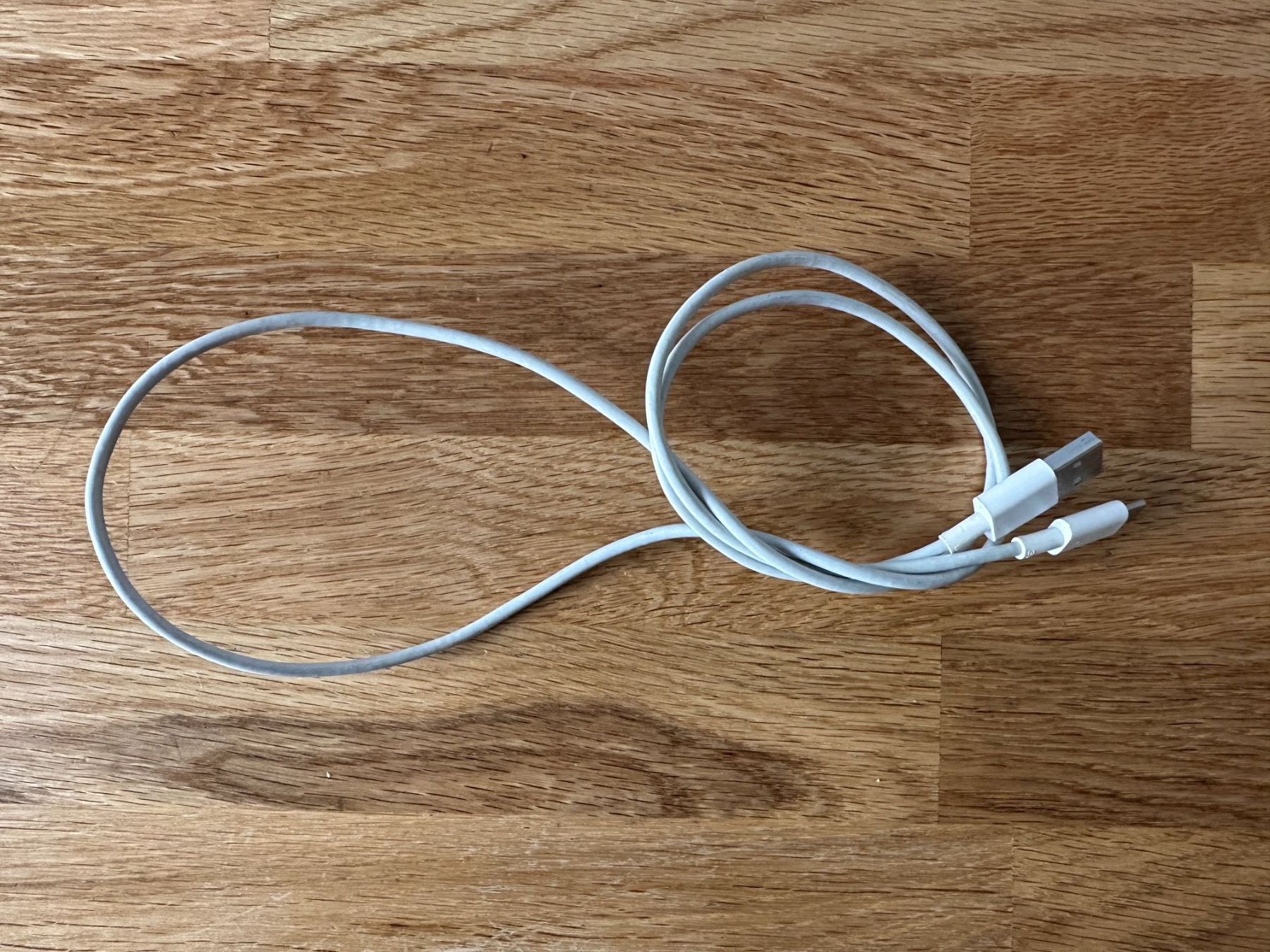 Lampade: Globo Gixi USB Tischlampe 21cm – Usato da Lausanne venduto da brixton 5