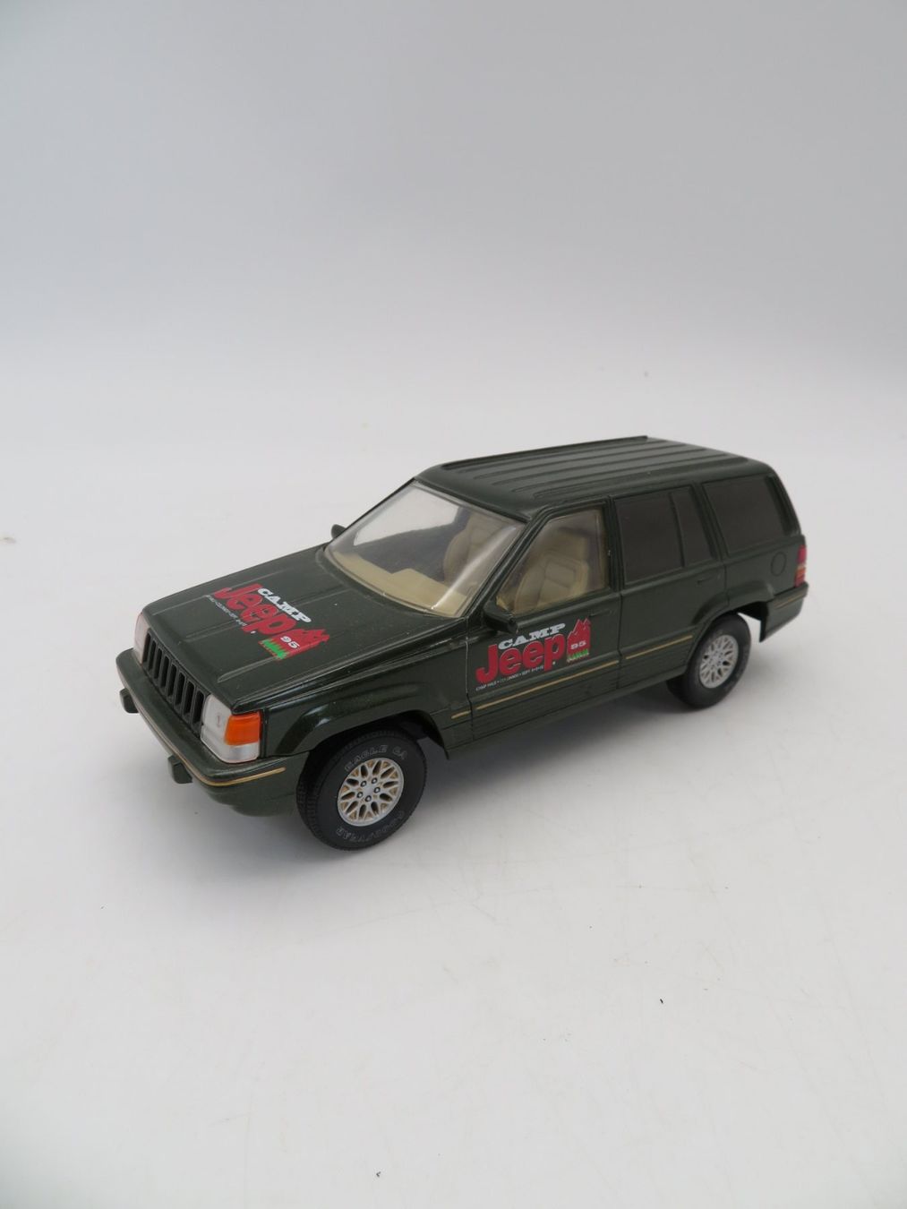 Jeep Modellini d'auto: Modellauto Jeep 1995 Camp Edition – Usato da Reinach BL venduto da WBZ-Flohmarkt