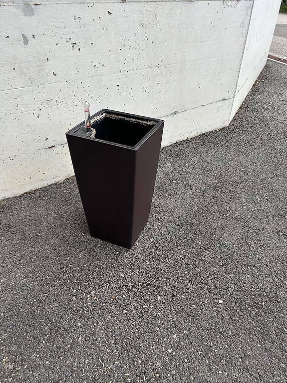 Vasi per fiori: Pot hydroculture – Usato da Cormondrèche venduto da SwiSSID