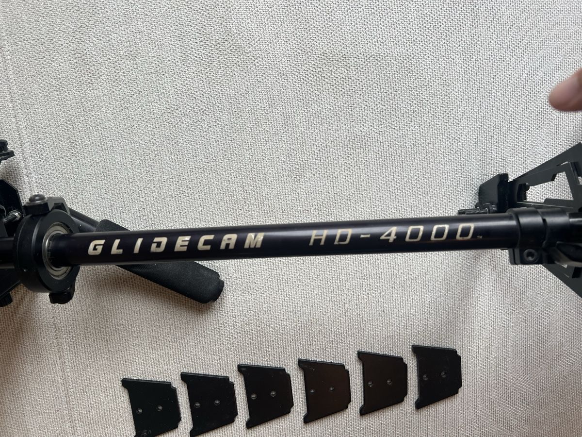 Treppiedi & Teste: Glidecam HD-4000 Handheld Kamerastabilisator – Usato da Zug venduto da ced_8wh6 2