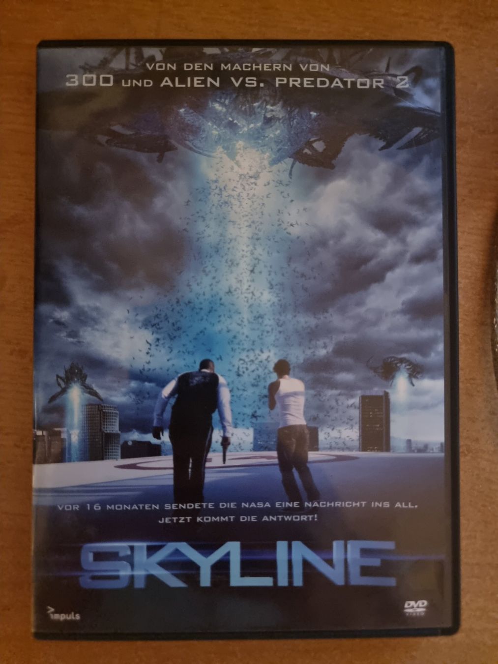 Tutti i DVDs: Skyline DVD - Von den Machern von 300 & Alien vs. Predator 2 – Usato da Näfels venduto da energie2925