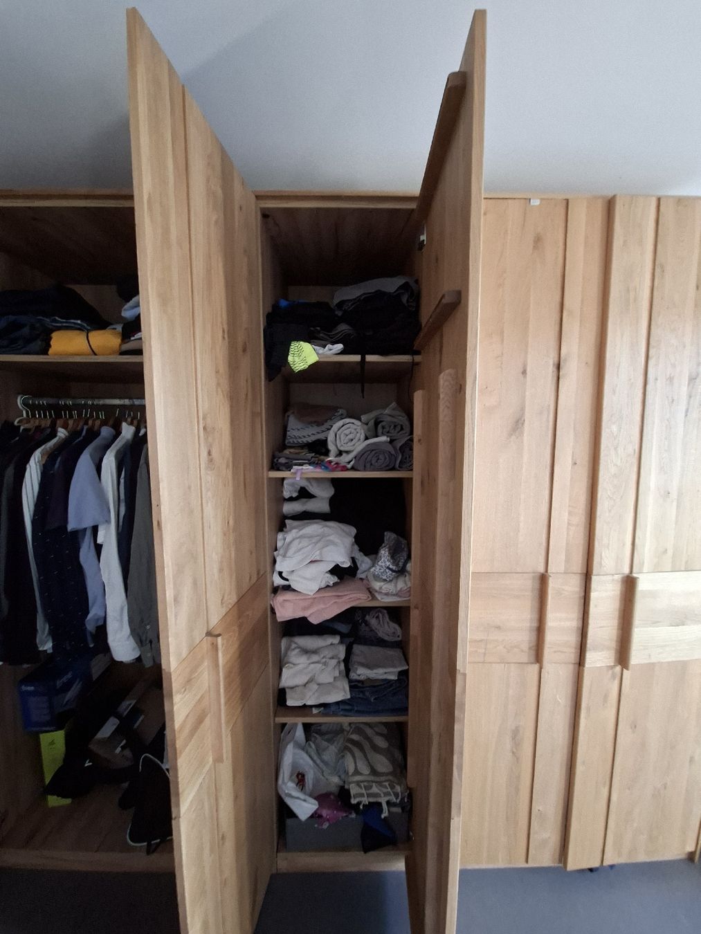 Mömax Schränke: grosser Schrank aus Massiveiche – Gebraucht aus Biel/Bienne von Scamler77 2