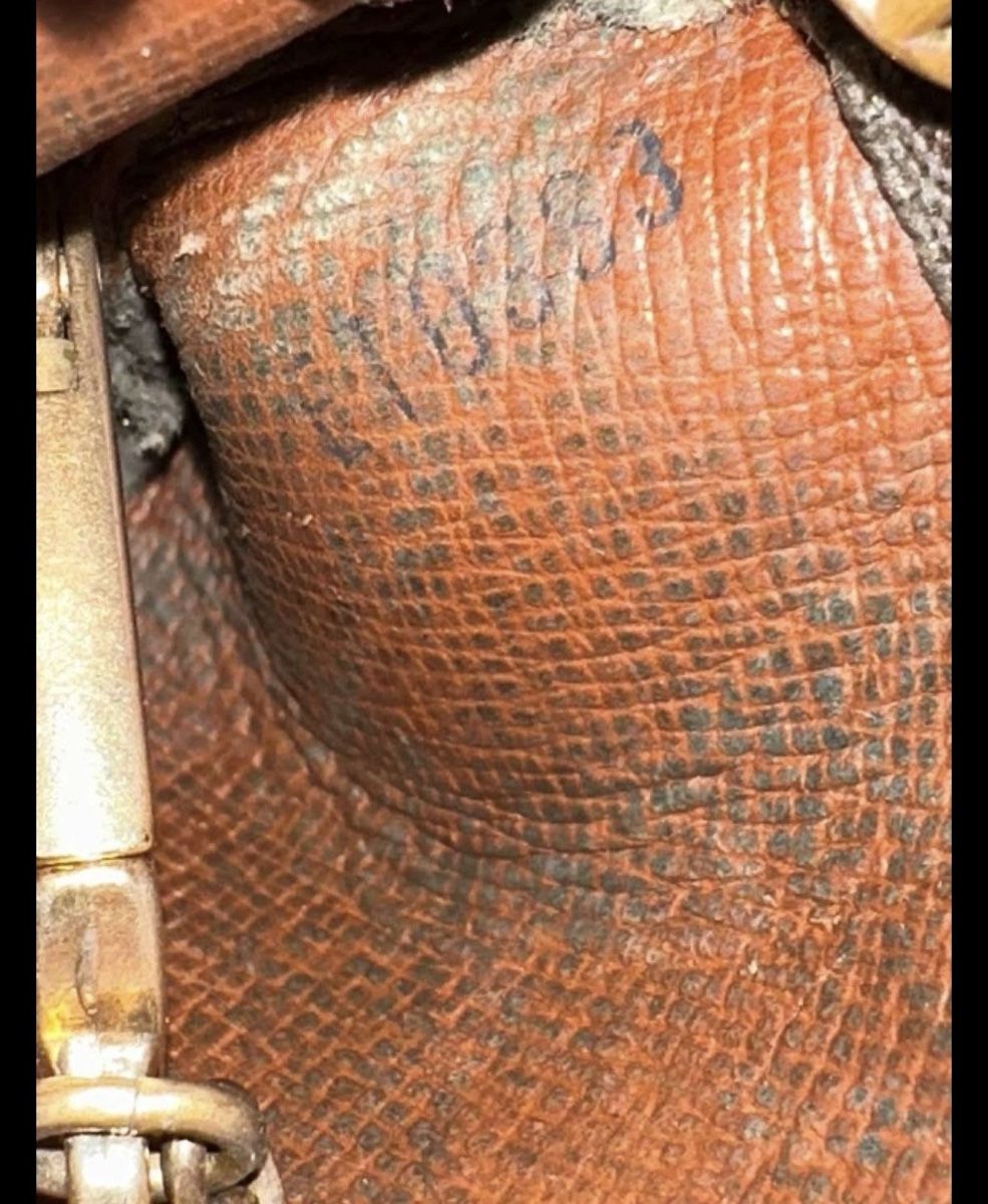 Louis Vuitton Brieftaschen: Louis Vuitton Key Pouch – Gebraucht aus Muttenz von mer_8vq9 1