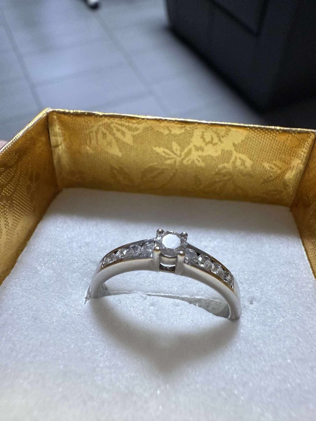 Anelli: Weißgold Ring mit diamanten – Usato da Allschwil venduto da Figidindia 1