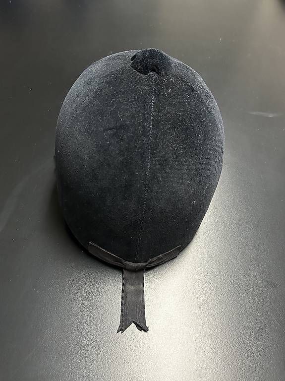 Caschi: Casco cap per equitazione ragazza/o – Usato da Tegna venduto da kainone1 2