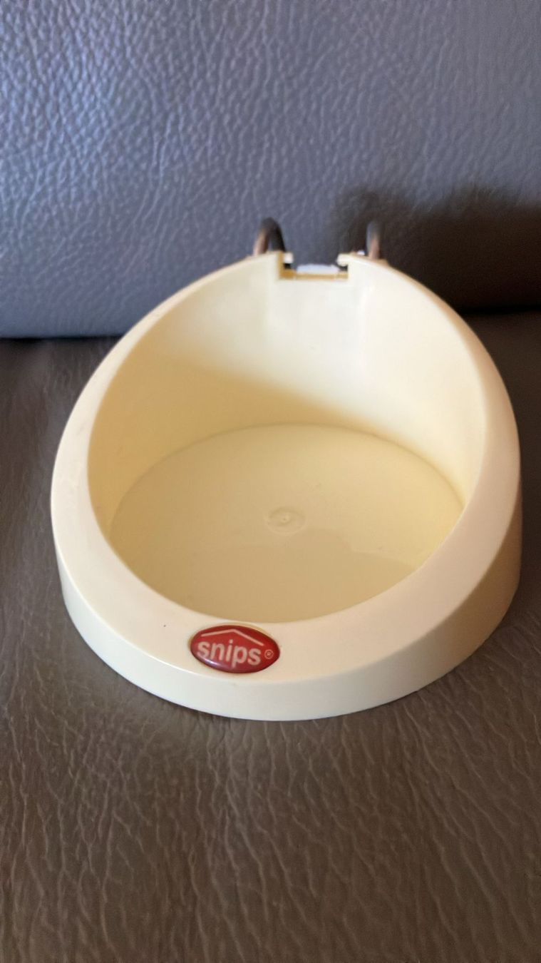 Schalen: Ciotola di plastica con gancio Snips per animali – Gebraucht aus Melano von H-Sara