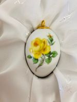 Original Meissen Osterei mit gelber Rose, edles Porzellan