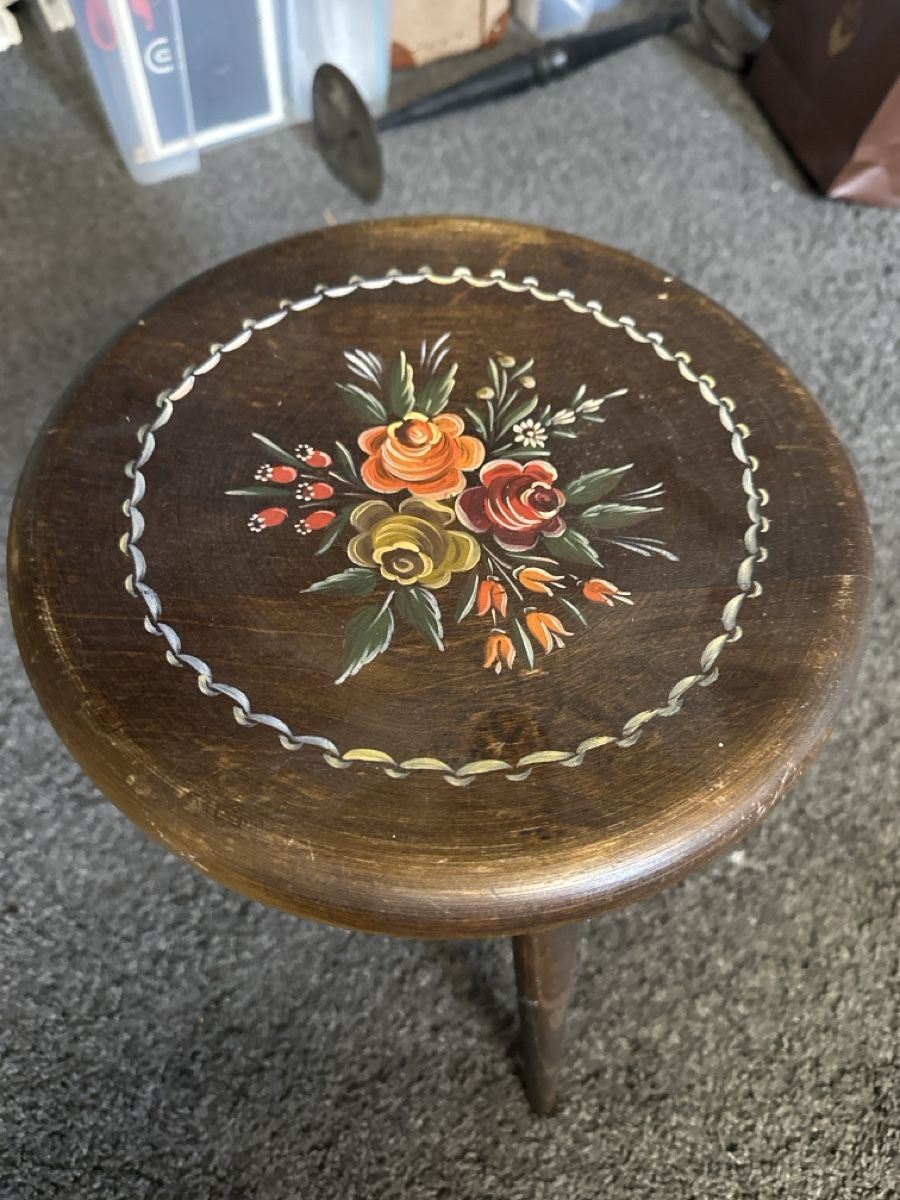 Sgabelli: Holzhocker rund mit Blumenbemalung gebraucht – Usato da Effretikon venduto da Michael76 1