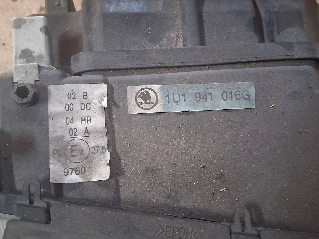 Phares: Fari xeno Skoda Octavia – D'occasion à Sonvico par nuvola04 4