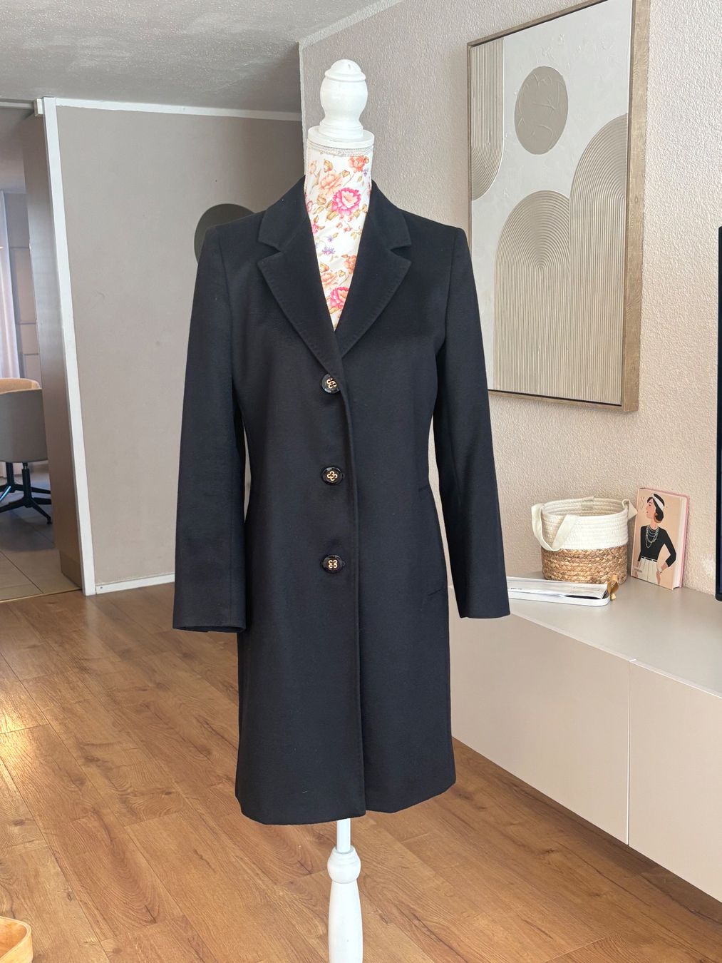 Max Mara Cappotti: Max Mara Studio Classic Black Coat 100% Cashmere – Usato da St. Margrethen SG venduto da dijanaO 4