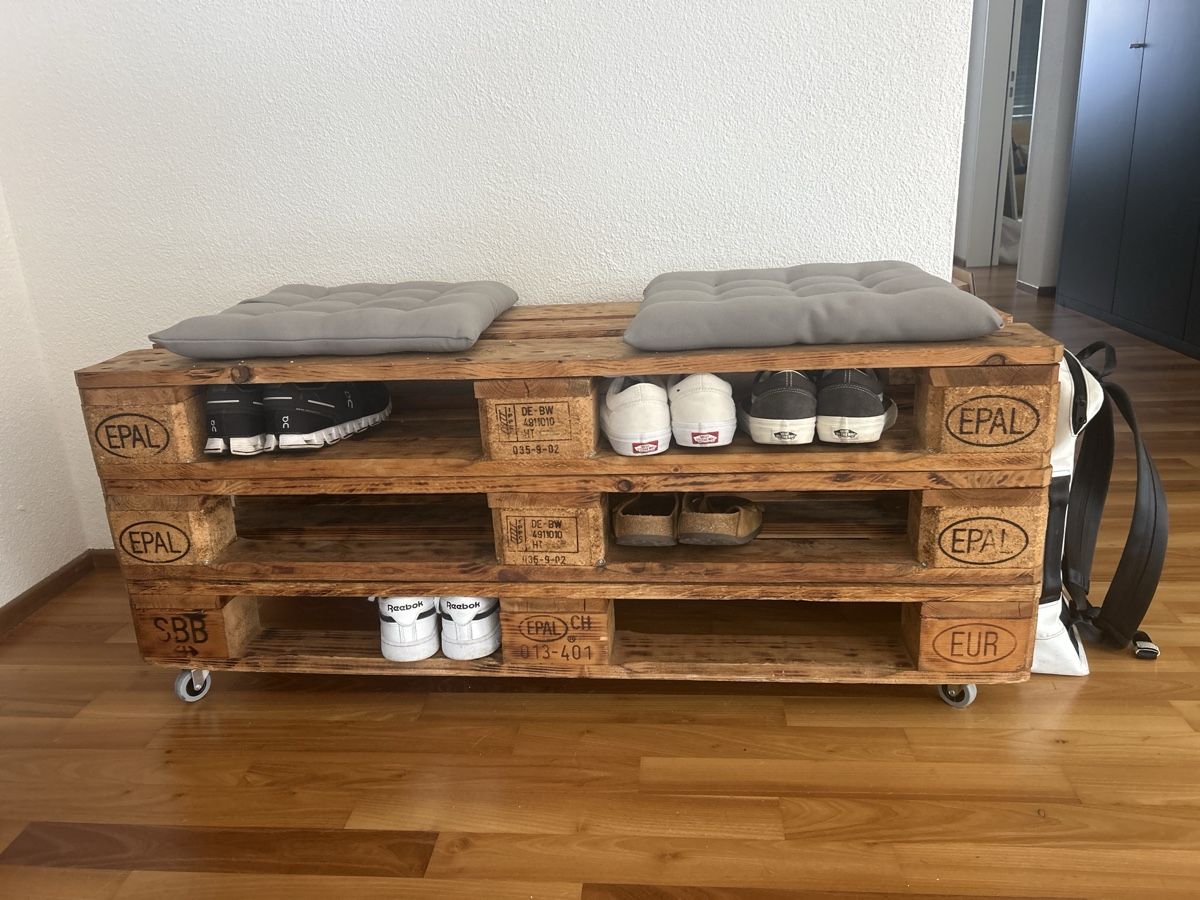Guardaroba: Schuhgestell – Usato da Uster venduto da Agoets