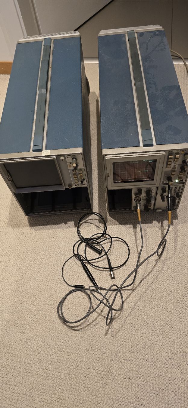 Messen: 4 x Tektronix oscilloscopes – Gebraucht aus Pully von sparky100 4