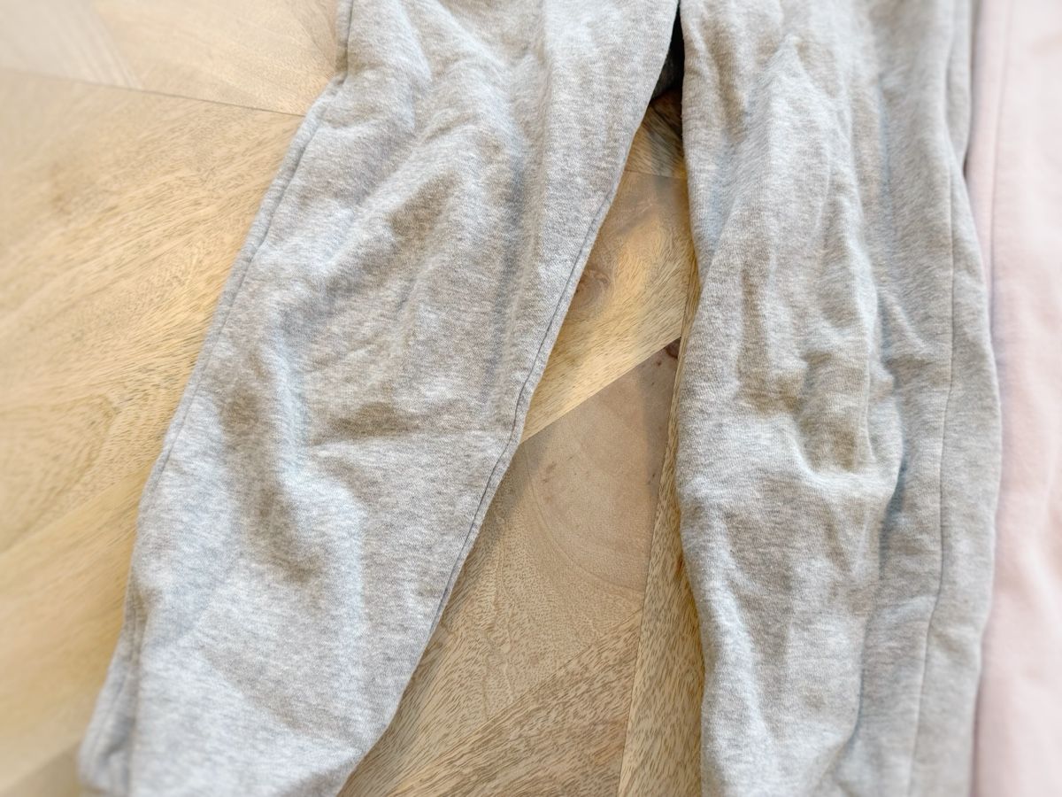 Hosen: 2 Mädchen Jogginghosen Gr. 122/128 – Gebraucht aus Eggenwil von Lissi82 1