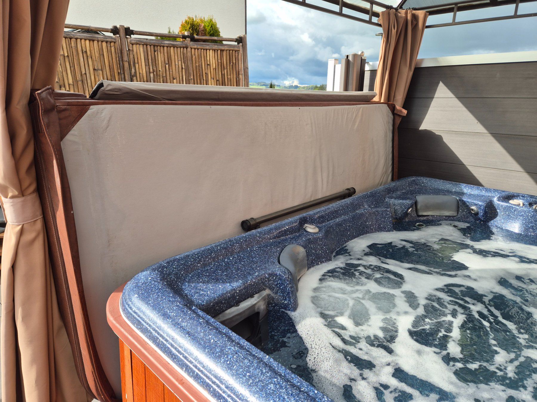 Whirlpool: Whirlpool Abdeckung Whirlpoolcover mit Lift – Usato da Henau venduto da AriesTrading 3