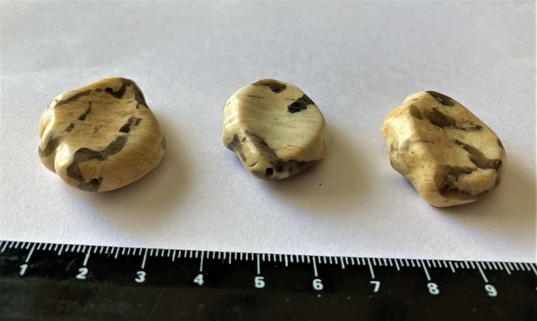 Perle (finte): 3 perles en Granit Grafit – Nuovo e nell'imballaggio originale da Goumoens-la-Ville venduto da brandonv 2