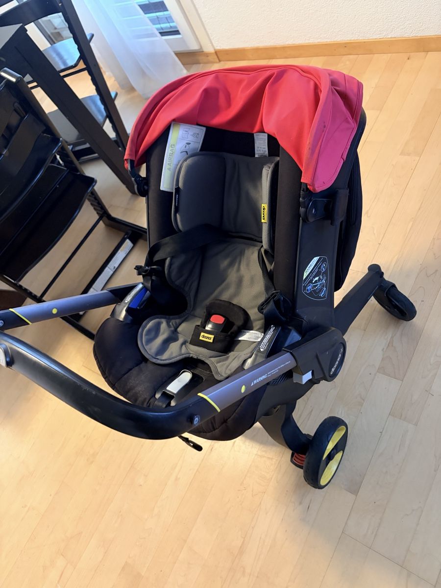 Doona Sièges auto: Doona Kinderautositz mit Gestell guter Zustand – D'occasion à Inwil par Mira32 4