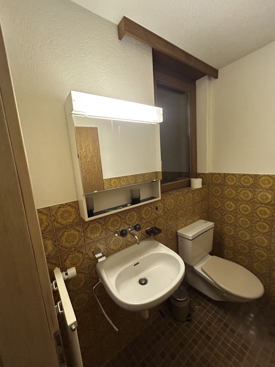 WC: WC Möbel (Spiegelschrank, Toilette, Lavabo) – Usato da Reitnau venduto da timlaeubli 1