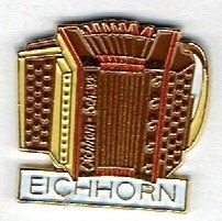 Plaketten & Abzeichen: Akkordeon Eichhorn – Gebraucht aus Hinterkappelen von Schampus