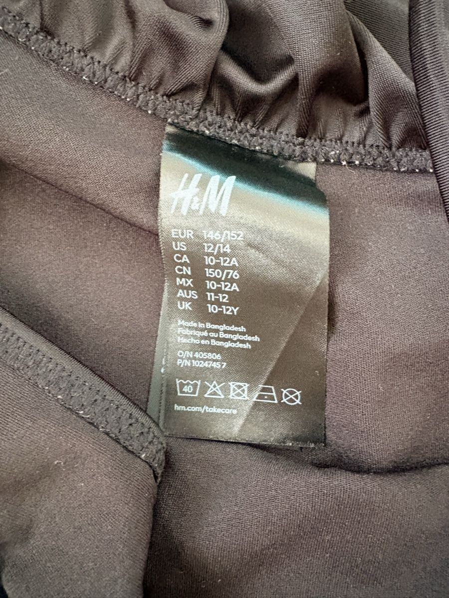 H&M Maillots de bain: Badeanzug H&M Schwarz Grösse 146/152 – D'occasion à Münchenstein par Miresolese 2
