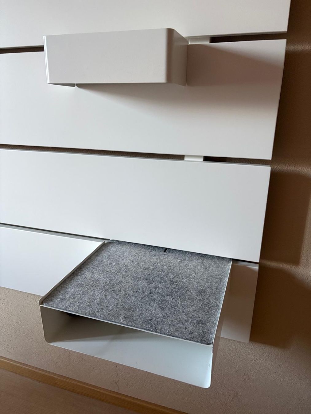 Ikea Letti: Modernes Kopfteil, weiss, Top Zustand – Usato da Basel venduto da nat_7yc5 1