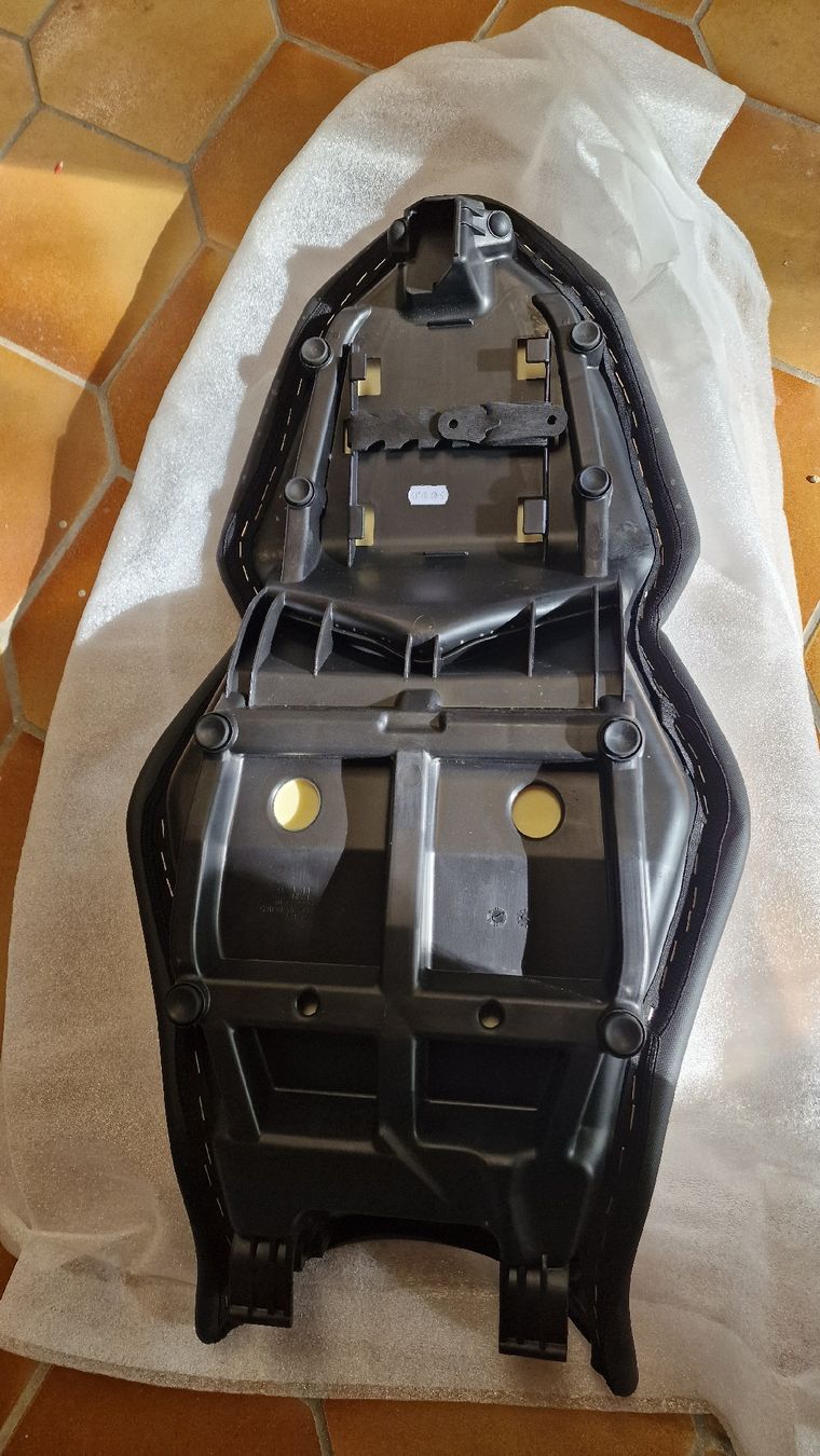 BMW Tutti i ricambio per moto: BMW S1000XR Originale Sitzbank / Sattel – Nuovo e nell'imballaggio originale da Stetten AG venduto da NE-Services 1