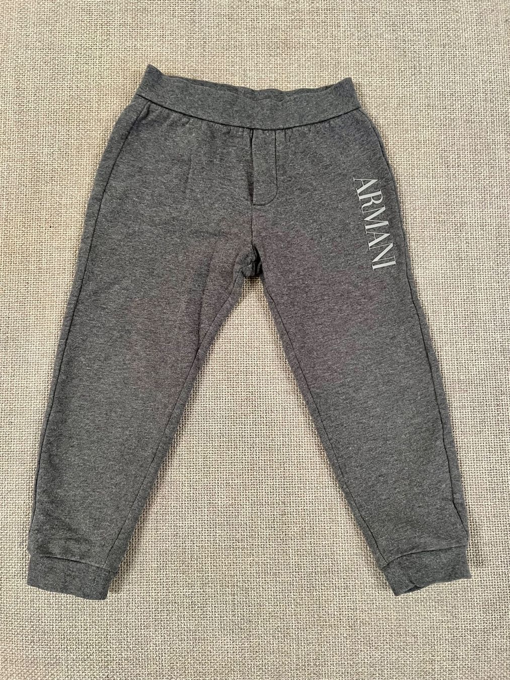 Armani Pantaloni: Armani tracksuit bottoms – Usato da Genève venduto da Kmattr