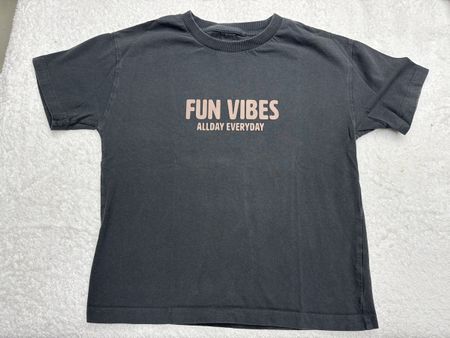 T-shirt Next 6-7 ans "Fun Vibes" - parfait pour l'été!