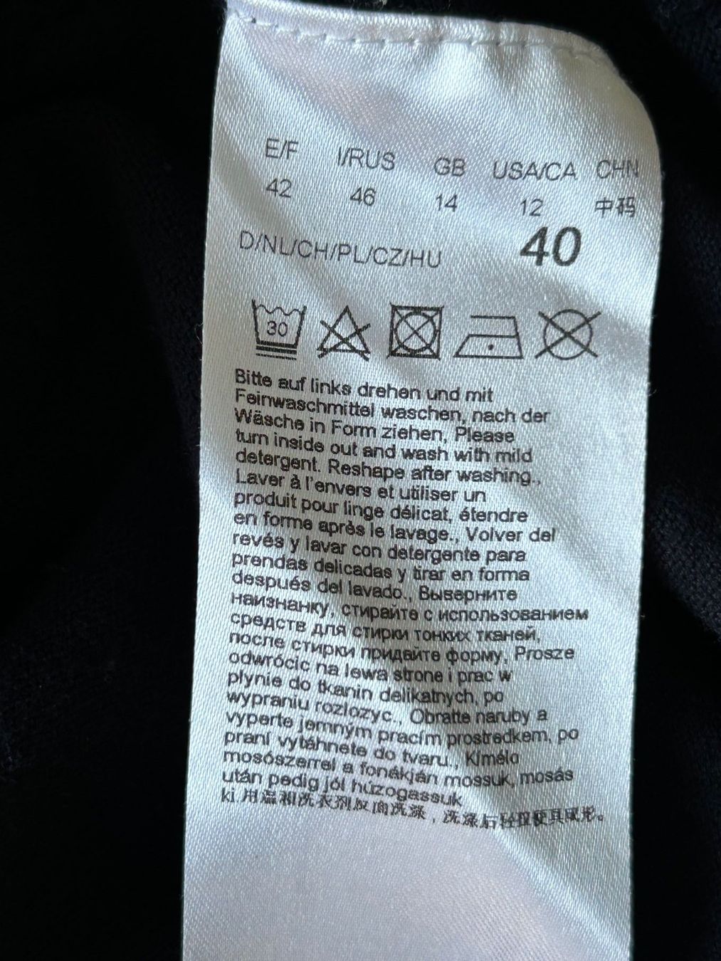 Pullover & Sweatshirts: Cartoon Pulli schwarz Gr. 40 – Gebraucht aus Horn von Resvi 2