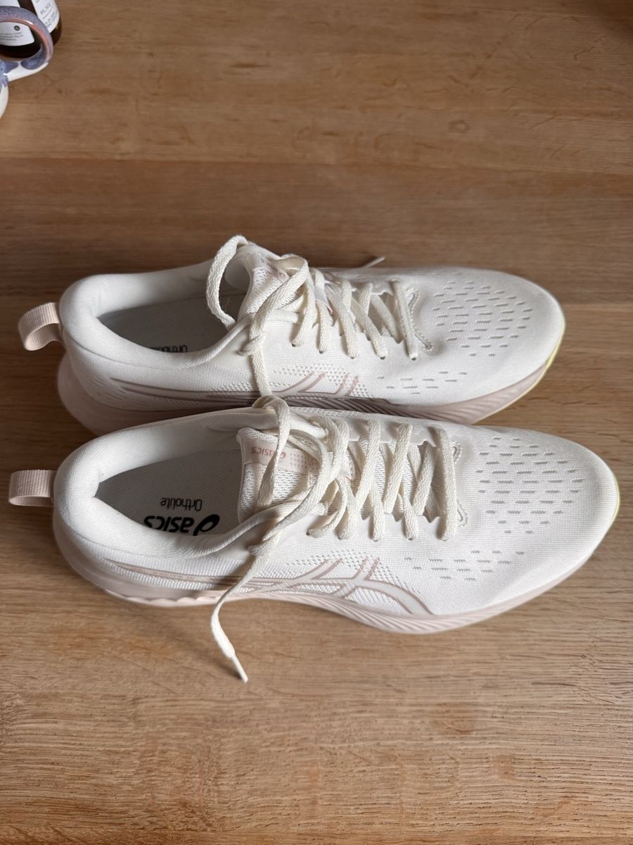 Asics Damenschuhe: Asics Ortholite Laufschuh 43.5 neu – Neu (gemäss Beschreibung) aus Adliswil von Vina 1