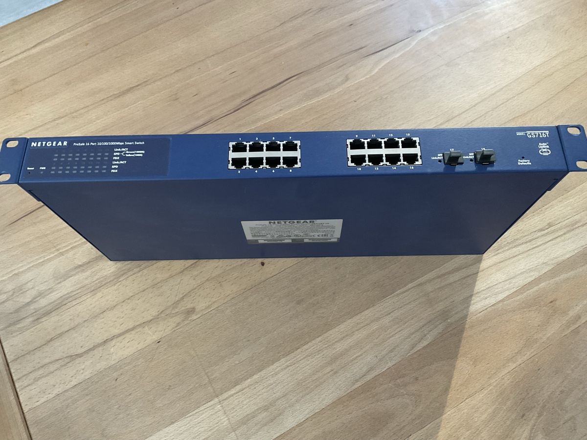Netgear Hub & Switch: Netgear ProSafe Gigabit Smart Switch Gs 716T v3 – Usato da niederlenz venduto da azl_vb9m 1