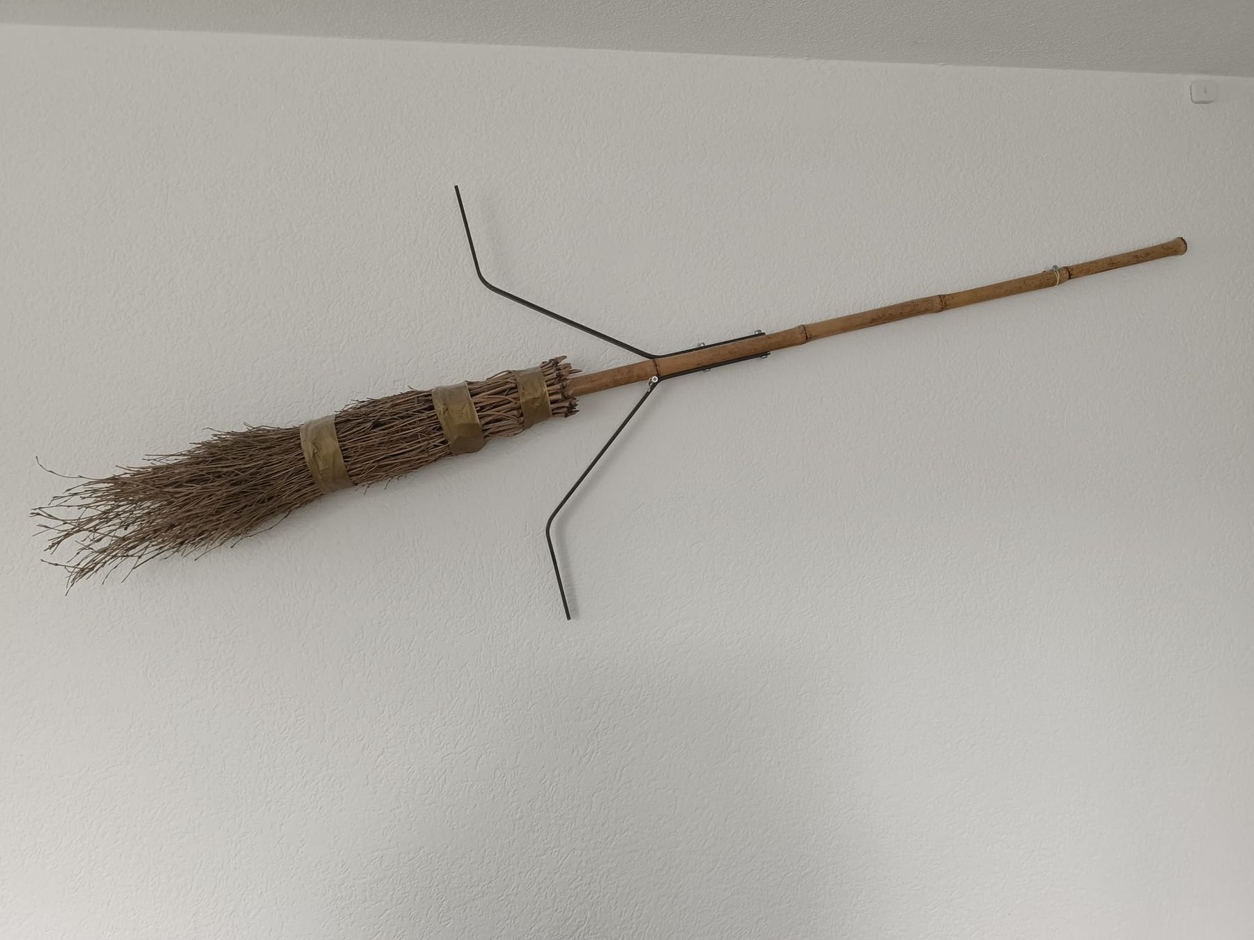 Giocattoli: Harry Potter Hexenbesen-Wandhalterunh – Nuovo (secondo la descrizione) da Rorbas venduto da internet28