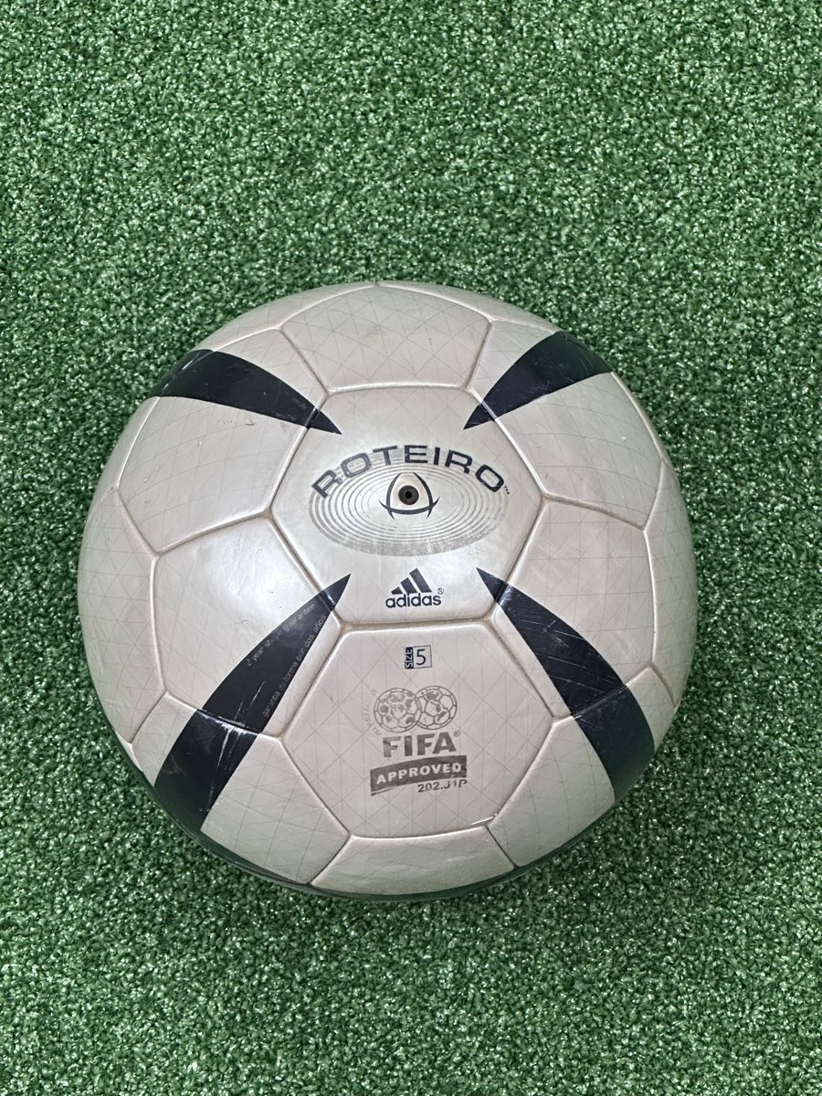 Adidas Palloni: Adidas Roteiro, Matchball EM 2004, Grösse 5 – Usato da Pratteln venduto da niisam 1