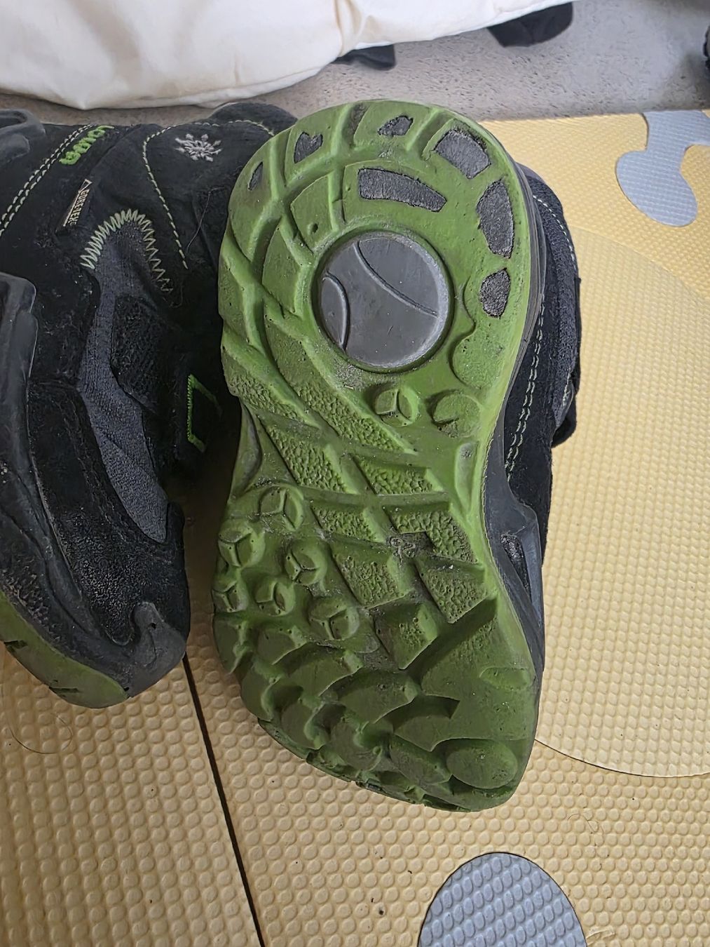 Lowa Schuhe für Jungen: Winterschuhe Lowa Grösse 25 – Gebraucht aus Zürich von Allek 1
