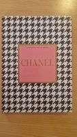 Livre décoratif Chanel