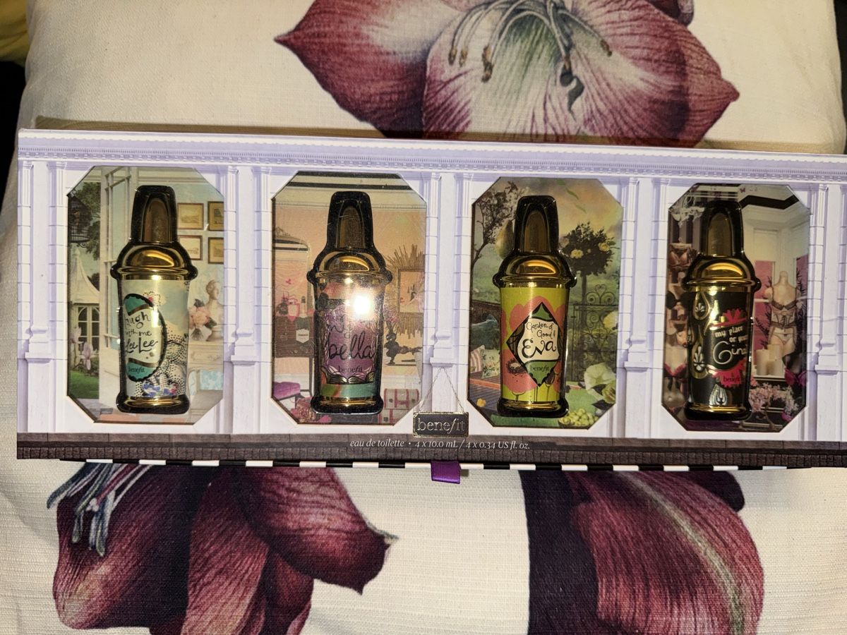Profumi & Eau de Toilette: Benefit 4x10ml Perfume Set – Usato da Schattdorf venduto da Remligand 1